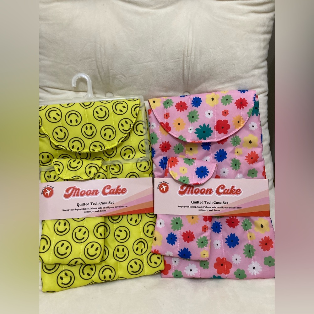 NWT MOON CAKE TECH CASE TRAVEL SET